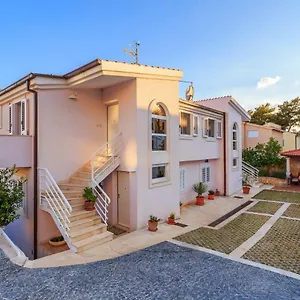 Lola, Sea On A Palm! Heated Pool Villa Trogir